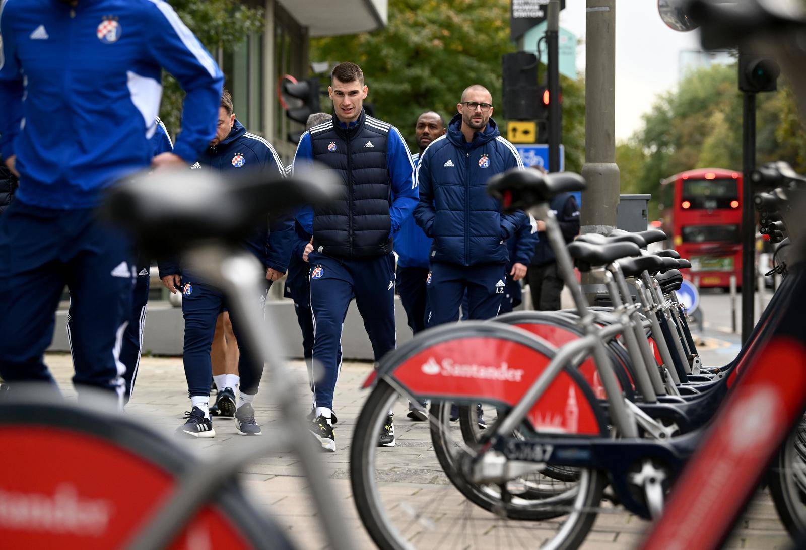 London: Igrači Dinama prošetali parkom uoči utakmice protiv Chelsea