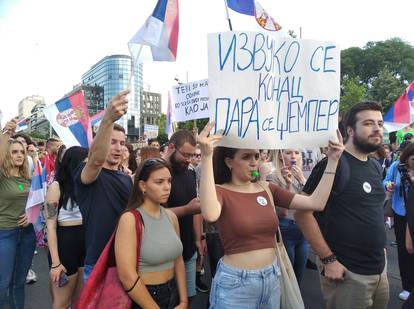 In front of the House of the National Assembly, a protest called "Serbia against violence" started to take place, organized by a part of the pro-European opposition parties.

Ispred Doma narodne skupstine poceo je sesti protest pod nazivom "Srbija protiv 