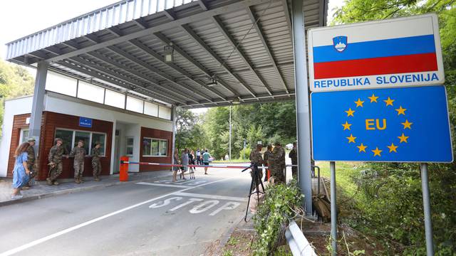 Slovenska vojska uklanja žilet žicu na graničnom prijelazu Vivodina - Krmačina