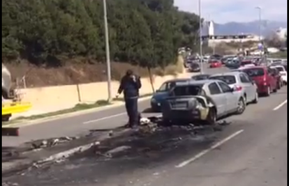 Gorjela su dva auta u Splitu: Jedan uništen, drugi oštećen
