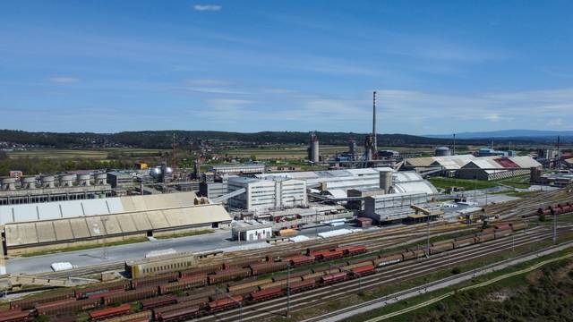 Kutina: Pogled iz zraka na tvornicu gnojiva Petrokemija d.d.