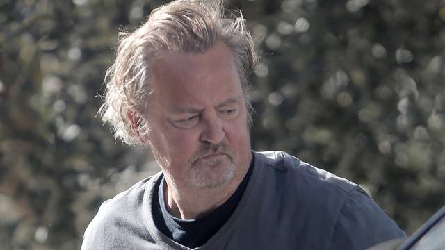 Matthew Perry focuses on home improvement as he oversees the delivery of a custom-made bed and other fancy household furniture at his new Los Angeles hideaway.