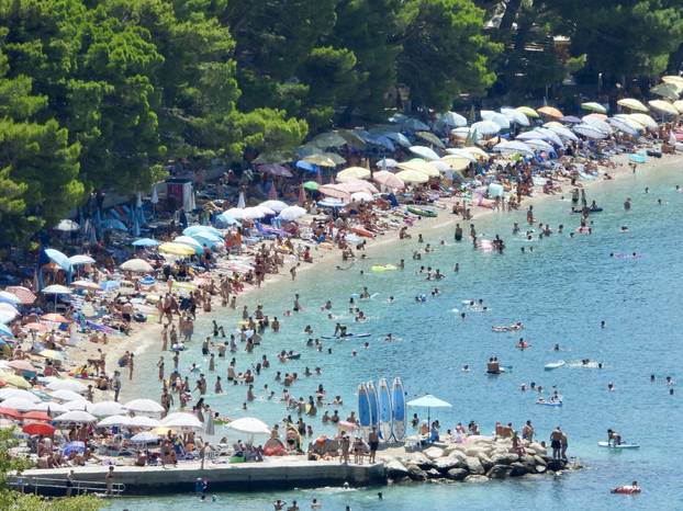 Krcata plaža u Baškoj Vodi