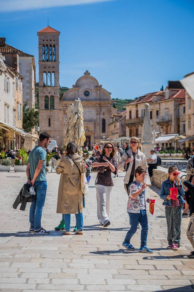 Sunčan dan na Hvaru 