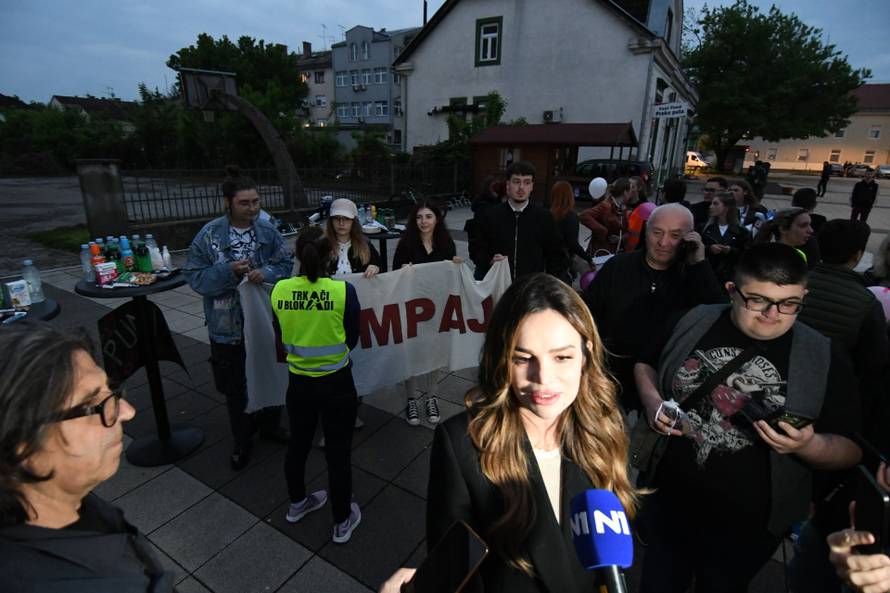 Virovitica: Severina dočekala srpske studente koji trče do Bruxellesa