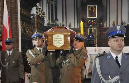 Lecha i Mariu Kaczynski su pokopali uz narodne junake