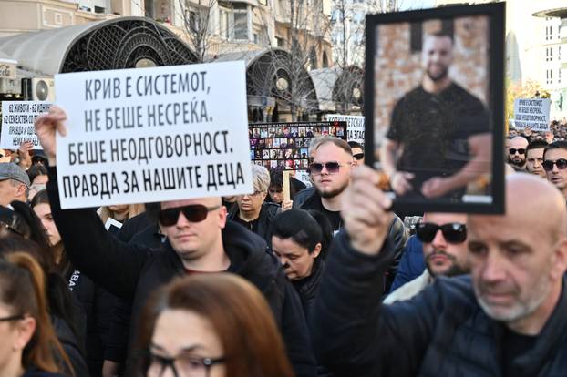 Skoplje. Prije početka suđenja za požar u diskoteci Pulse u Kočanima održan je prosvjed Marš anđela