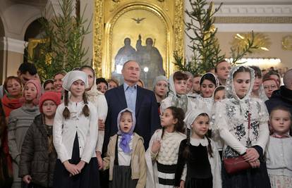 Božić u St. Peterburgu: Putin slavi u crkvi gdje su ga krstili