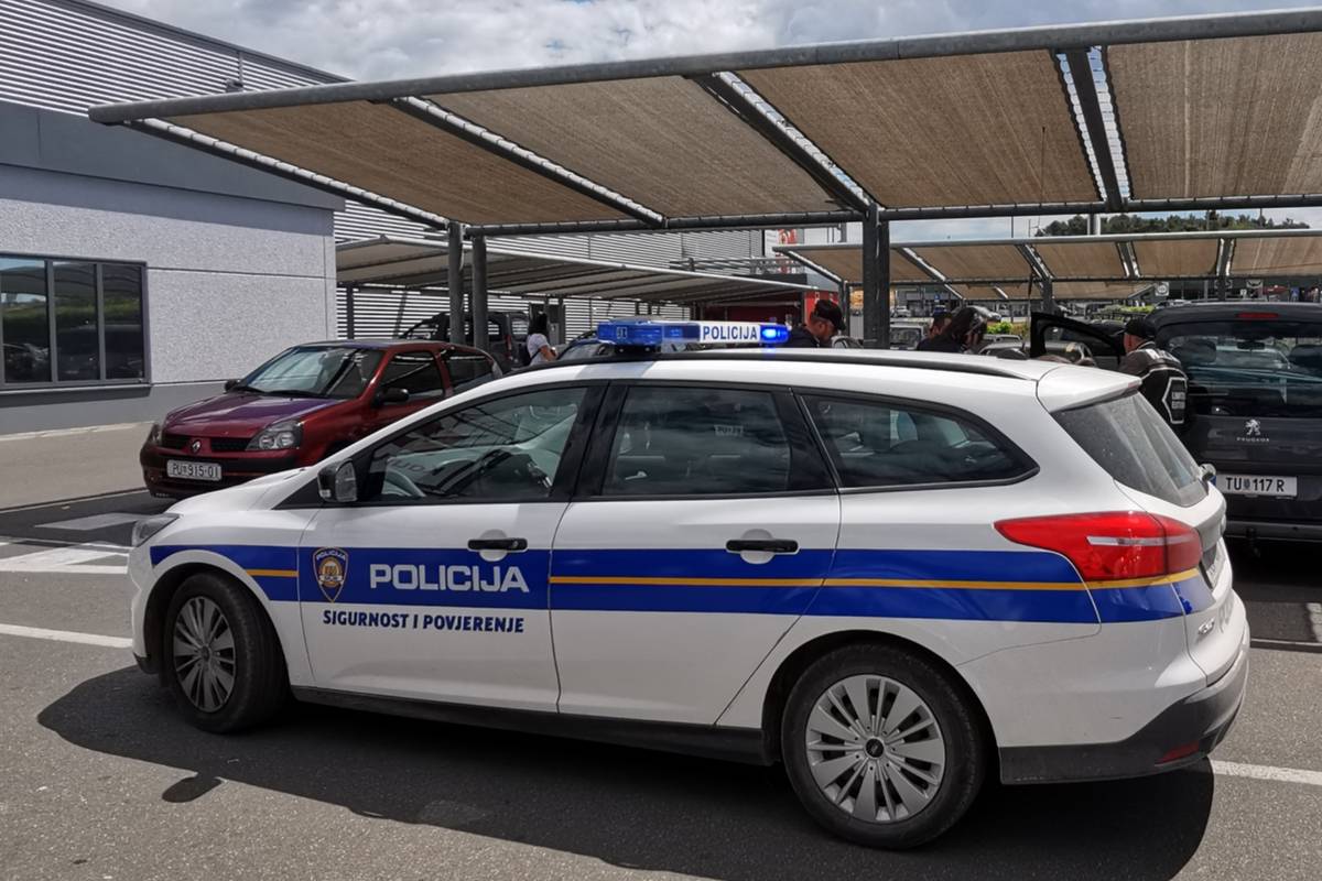 Talijan prodavao kamione koji ne postoje: Nagodio sa sudom