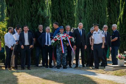 FOTO Diljem Hrvatske odaje se počast stradalim braniteljima