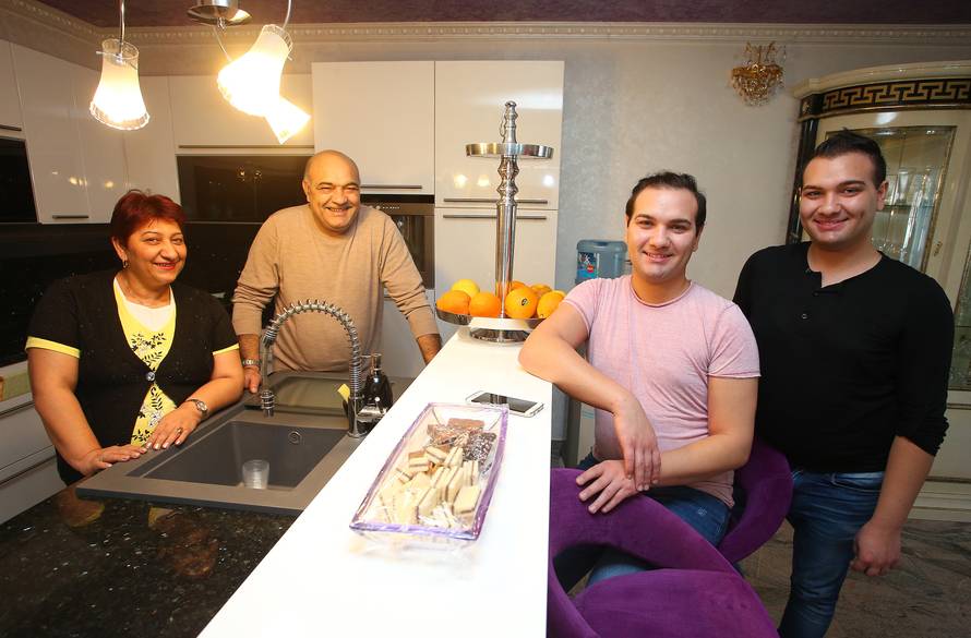 Srpski mediji: Miki i Gibi nakon promjene spola prijete, njihova cijela obitelj strahuje za život