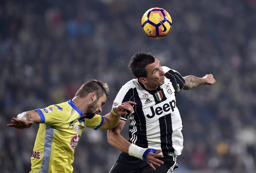 Football Soccer - Juventus v Pescara - Italian Serie A 