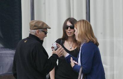 Dennis Hopper (73) puši marihuanu pred kćeri (6)?