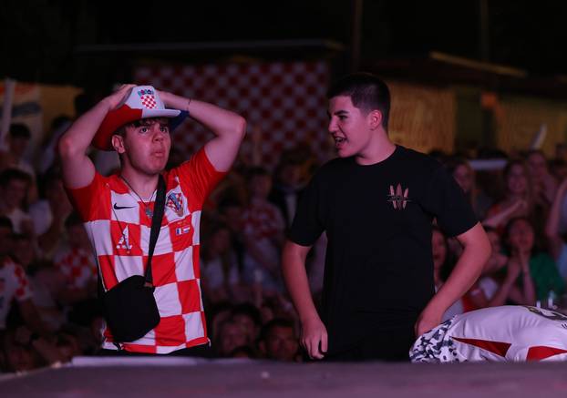 Split: Navijači prate utakmicu Hrvatske i Gane