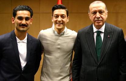 Fotka s turskim predsjednikom: 'Özil i Gundogan, van iz repke!'