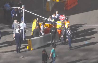 Drama u Sydneyu: Prolaznik 'zatočio' napadača stolicom