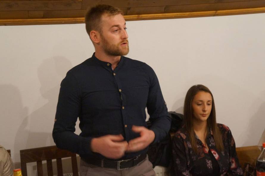 Žinić od 1995. živi u državnoj kući. Mjesečni najam je plaćao 100 kuna. Ne plaća ga od 2008.