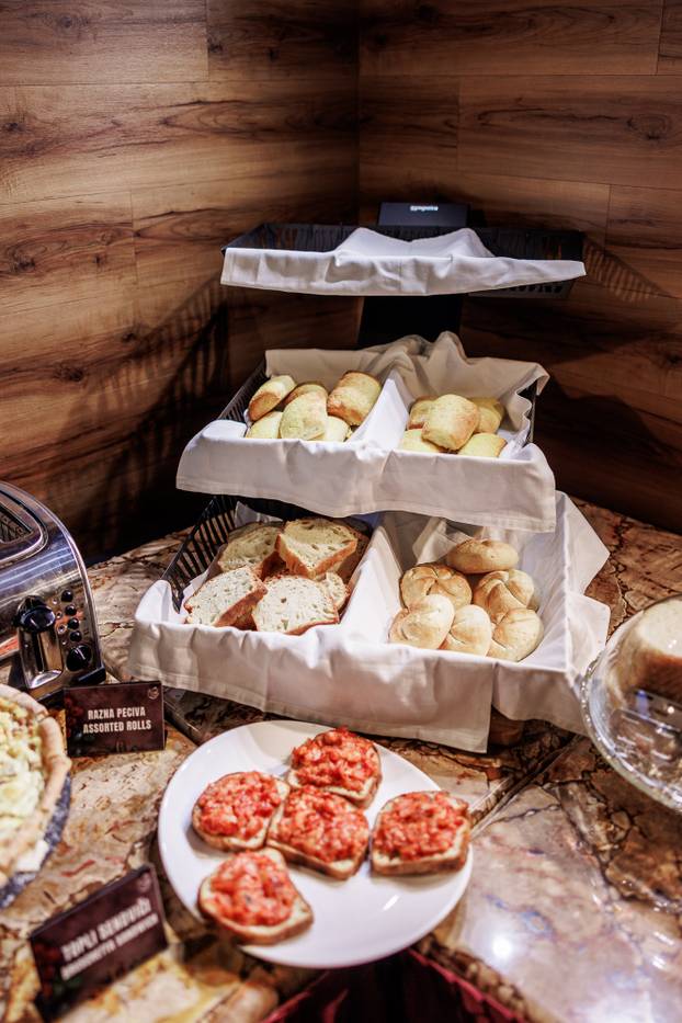 FOTO Zavirite u prvi brod-hotel u Hrvatskoj: Noćenje na ovom brodu u Rijeci ima posebnu čar