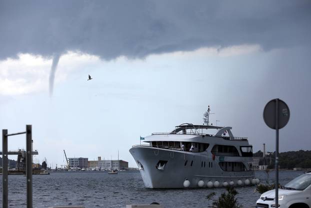 Kod Pule se formirala pijavica