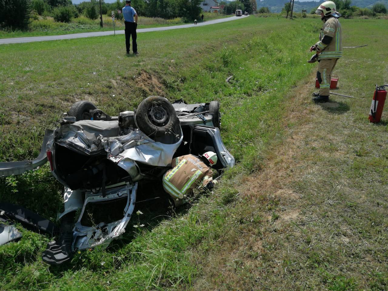 Izletjeli su s ceste u Virovitici: Jedan mrtav, dvoje ozlijeđenih