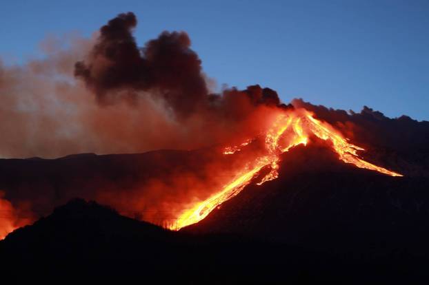 Spectacular eruption of Etna today