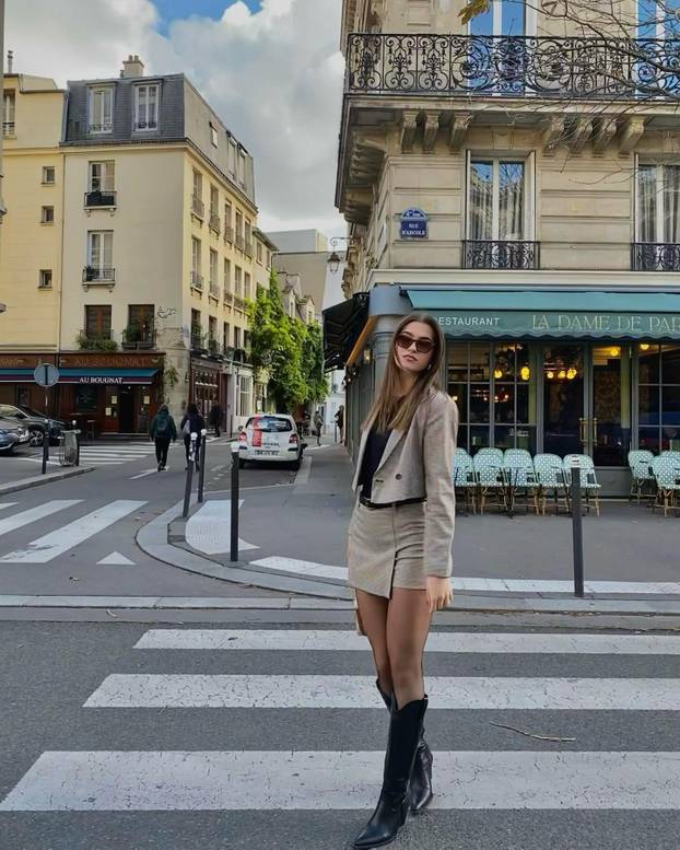 FOTO Francuska Hrvatica mami poglede svih navijača. Evo tko je mlada rukometašica Mia