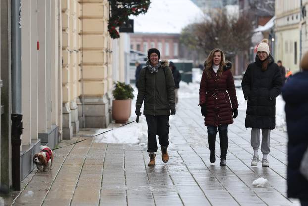 Snježni pokrivač je zabijelio je Osijek