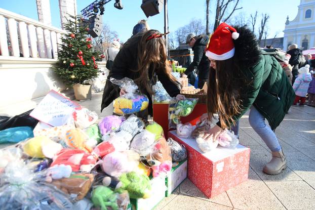 Bjelovar: Svi naraštaji prolavili Novu godinu na Dječjem dočeku uz Djeda Mraza i Moto mrazove