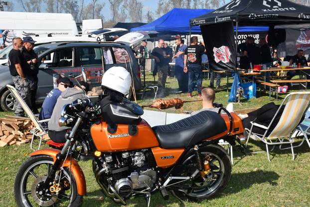 FOTO Zabranjena pečenkijada u Slavonskom Brodu! Evo kako je to izgledalo prošle godine