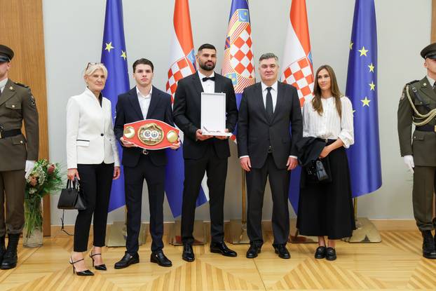 Zagreb: Predsjednik RH Zoran Milanović uručio odlikovanje Red kneza Trpimira s ogrlicom i Danicom Filipu Hrgoviću