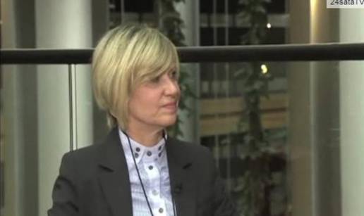 Ingrid ipak 'spika': Aj fel in lav vit d red &scaron;rt ven aj voz a grl