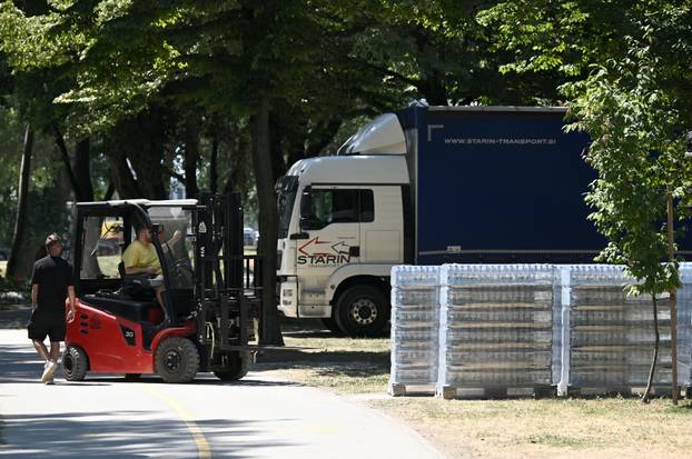 Zagreb: Fan zona na Hipodromu uoči Thompsonovog koncerta