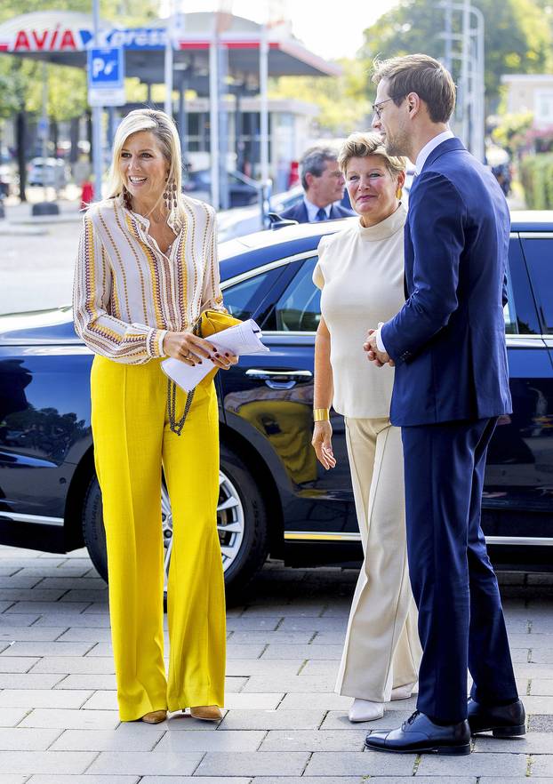 Queen Maxima visits Money Matters Helpdesk Photo: Albert Nieboer / Netherlands OUT / Point de Vue OUT