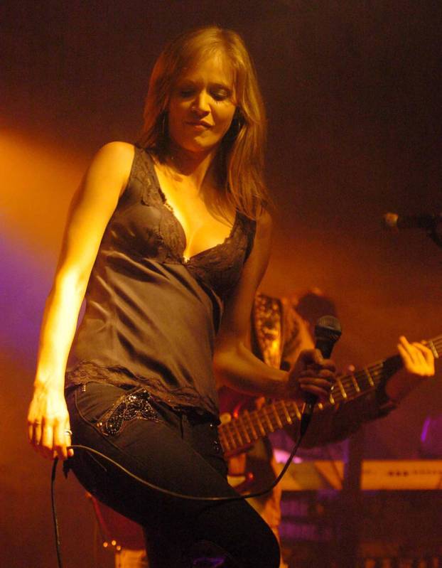 ARHIVA - Šibenik: Građane na dočeku 2007. zabavljala Jelena Rozga i Đani Stipaničev 