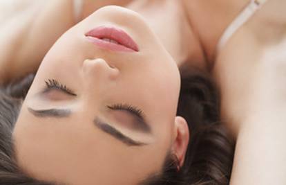 Što se događa s vašom kožom dok spavate i kako spavanje utječe na ljepotu vašeg tena