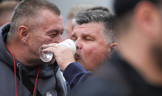 FOTO Trčali maraton i usput 'pijuckali' - Održao se 20. jubilarni Vinski Bor Maraton u Zmajevcu
