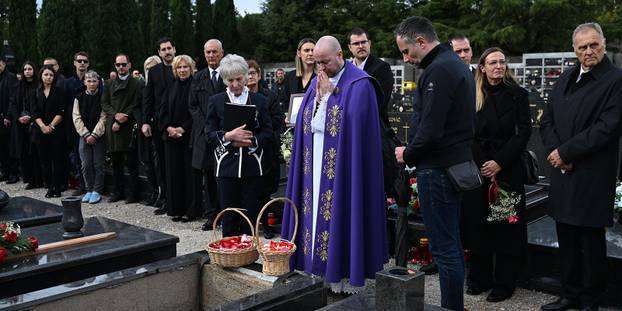 FOTO Armada je uz bakljadu ispratila dopredsjednika Rijeke Deana Šćulca na vječni počinak