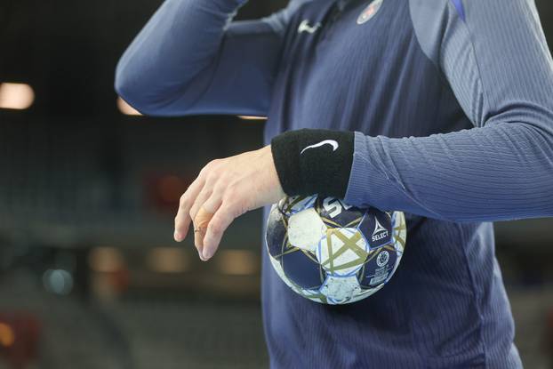 Zagreb: Zagrijavanje igrača uoči početka utakmice RK Zagreb i Paris Saint-Germain