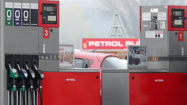Benzinska postaja Petrol