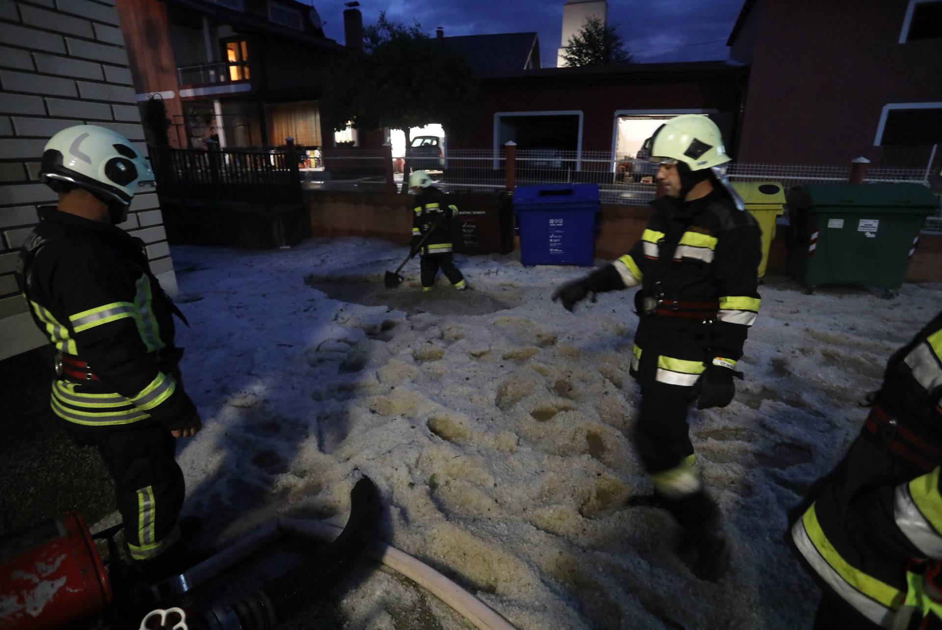 Novo nevrijeme poharalo Zagorje: Nakon tuče obilna kiša potopila ceste kod Poznanovca 