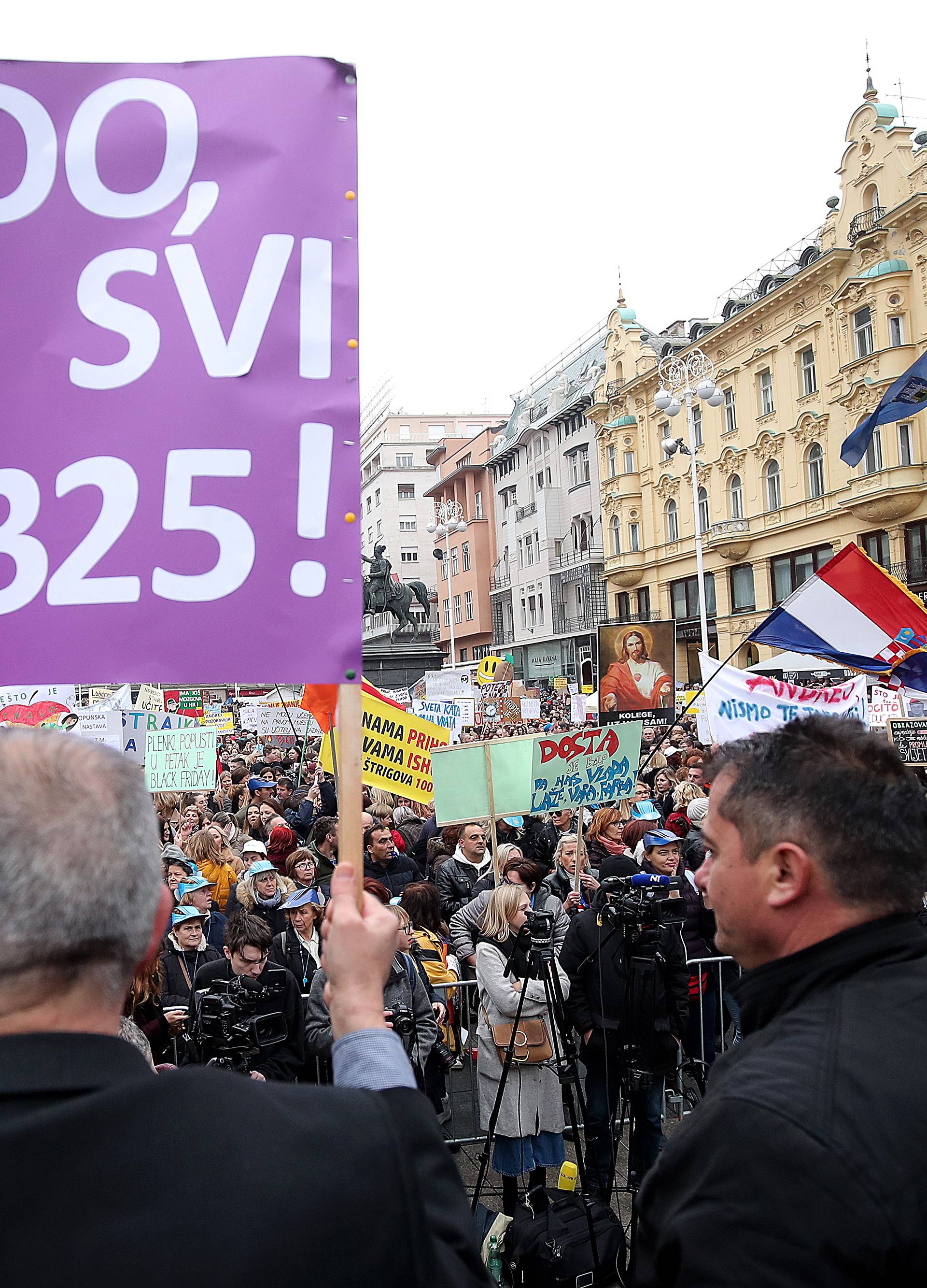 'Vlada je najgori razred' i ostali genijalni transparenti učitelja