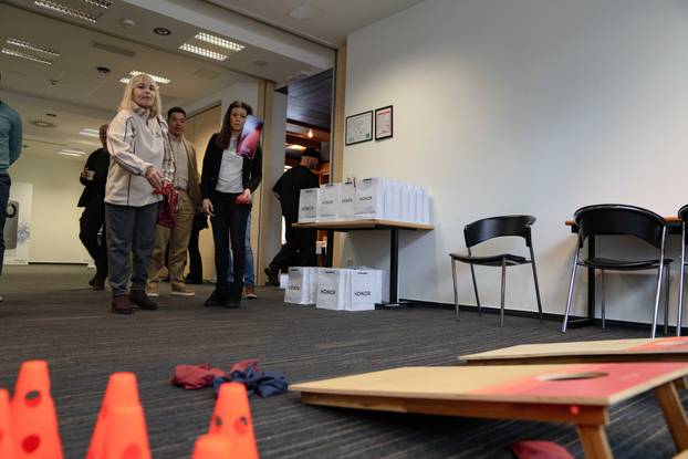 FOTO Bacali ga, udarali i ledili na Kranjskoj Gori: Stigla je nova izdržljiva Honor Magic 8 serija