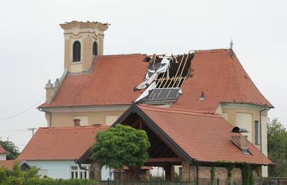 Sramota u Slavoniji: I peti dan nakon razorne oluje na terenu pomagali tek ljudi dobra srca...