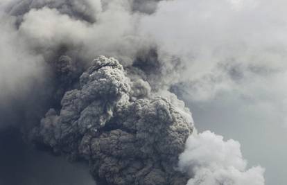 Nakon jakog potresa u Japanu eruptirao je vulkan u Indoneziji 