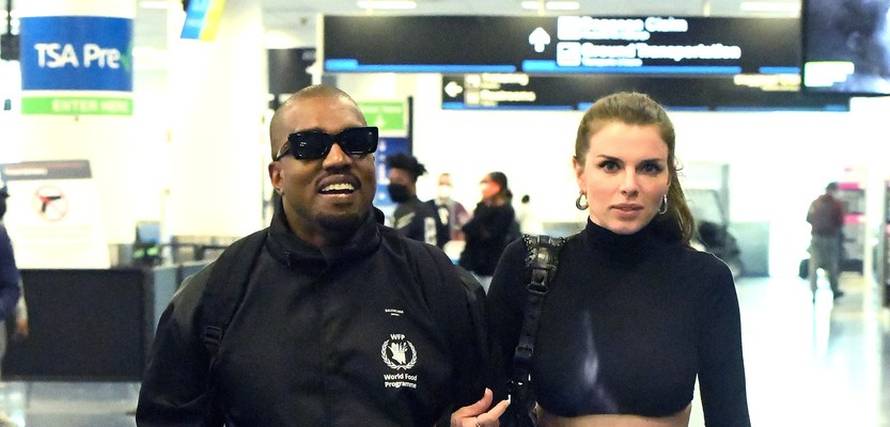 *PREMIUM EXCLUSIVE* Kanye West is all smiles as he reunites with girlfriend Julia Fox at Miami International Airport