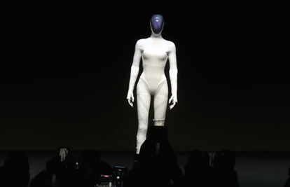 VIDEO Majke mi, imam čip: Kinezi morali rezati robota da dokažu da nije pravi čovjek!