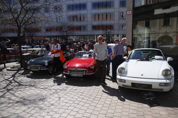 Zagreb: Na Europskom trgu održana je izložba oldtimera