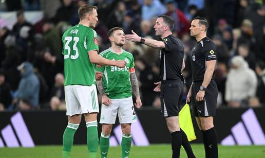 Fali li vam nogomet bez VAR-a? Pogledajte onda ovaj kaos u jakoj utakmici FA kupa...