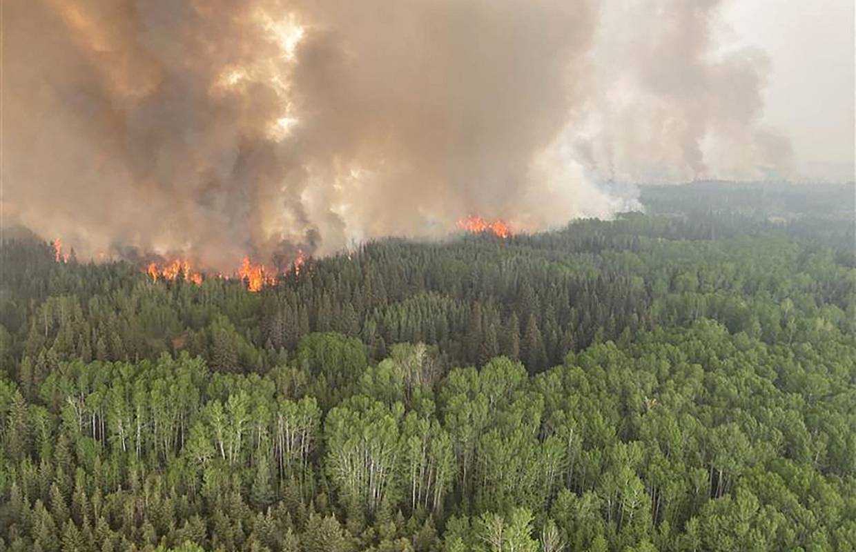 Quebec se nada kiši i stranoj pomoći u borbi protiv požara