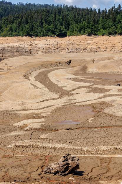 Nevjerojatni prizori: Lokvarsko jezero isušeno nakon nekoliko mjeseci. Evo kako izgleda danas